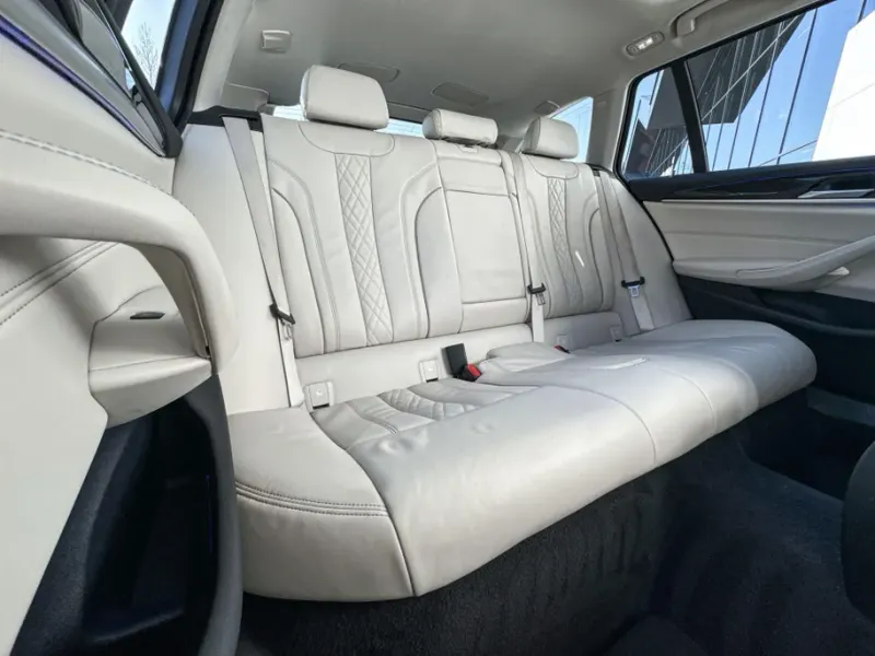 Vehicle Image 12