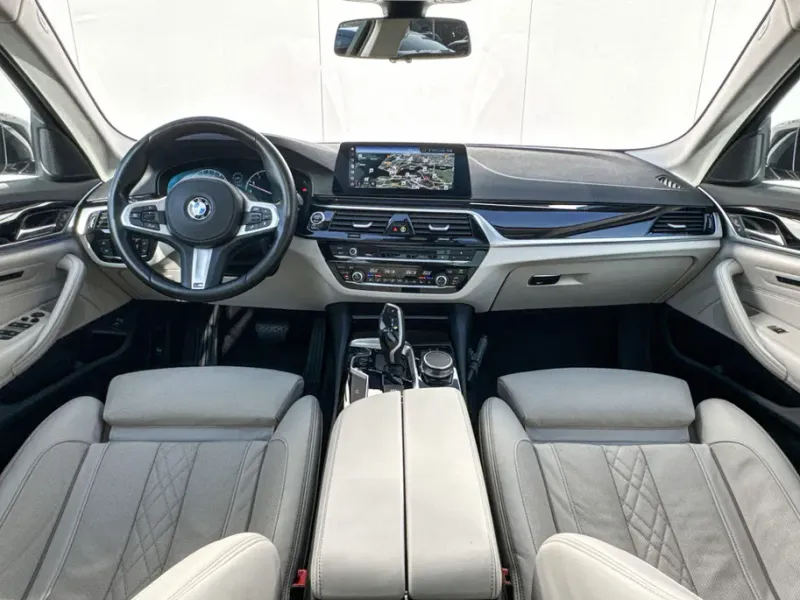 Vehicle Image 16