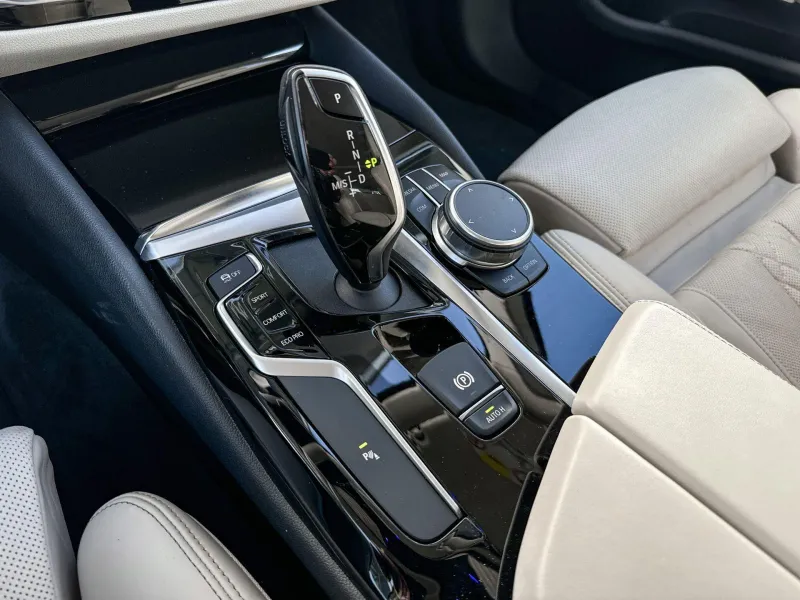 Vehicle Image 32