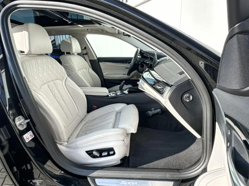 Vehicle Image 33