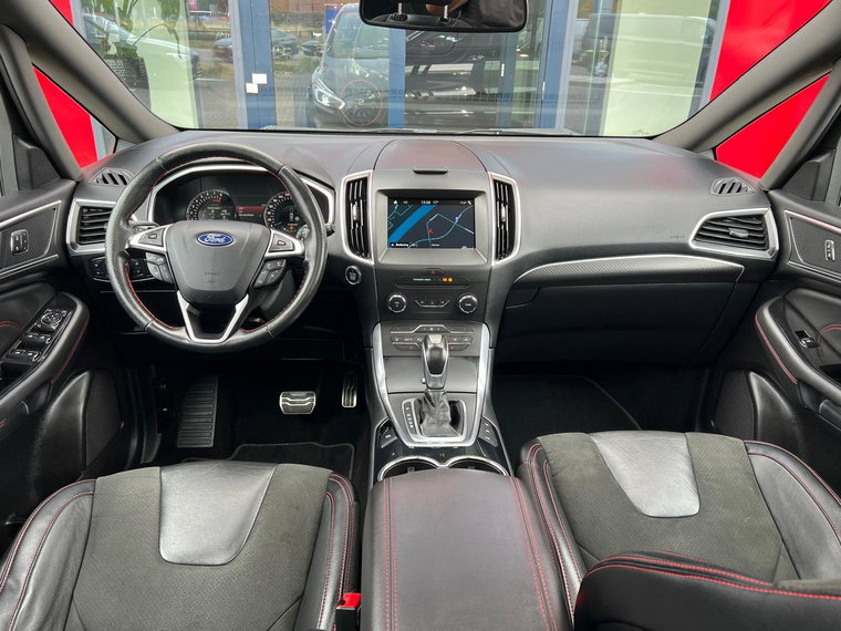 Vehicle Image 12
