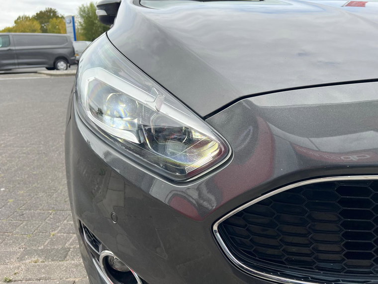 Vehicle Image 8
