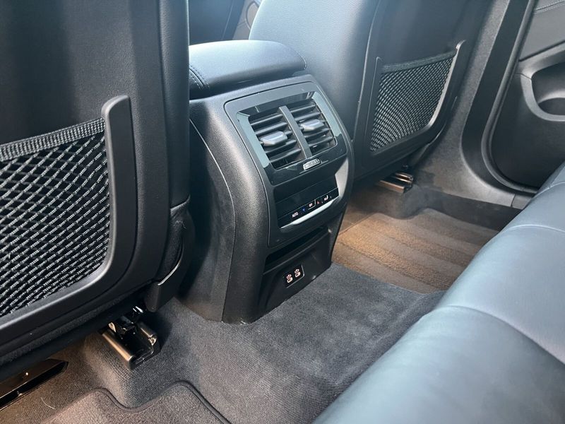 Vehicle Image 28