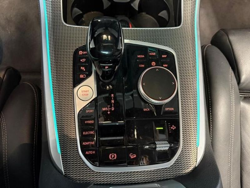Vehicle Image 26