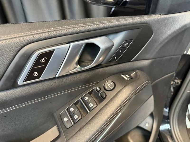 Vehicle Image 37