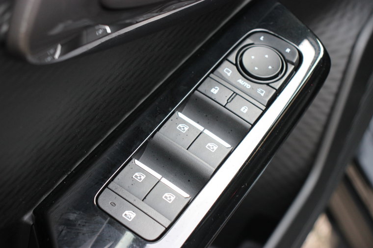 Vehicle Image 32