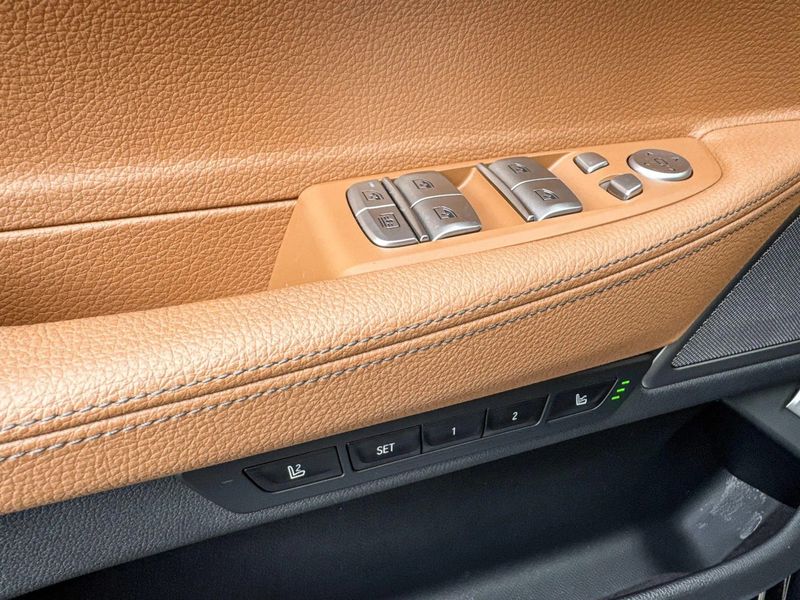 Vehicle Image 26