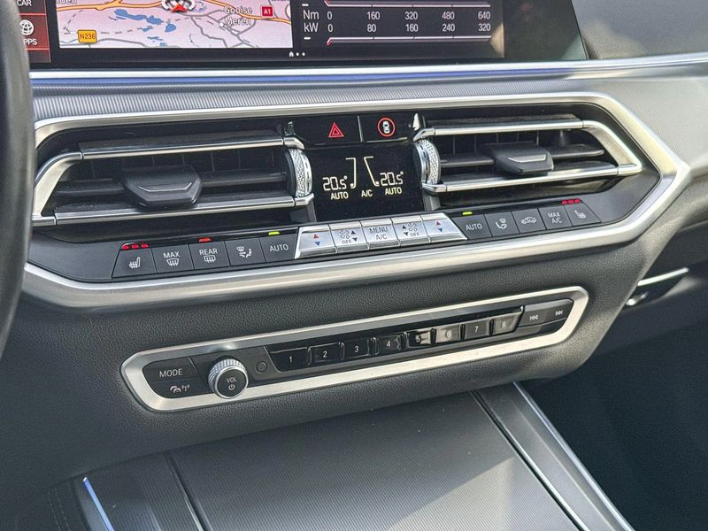 Vehicle Image 24