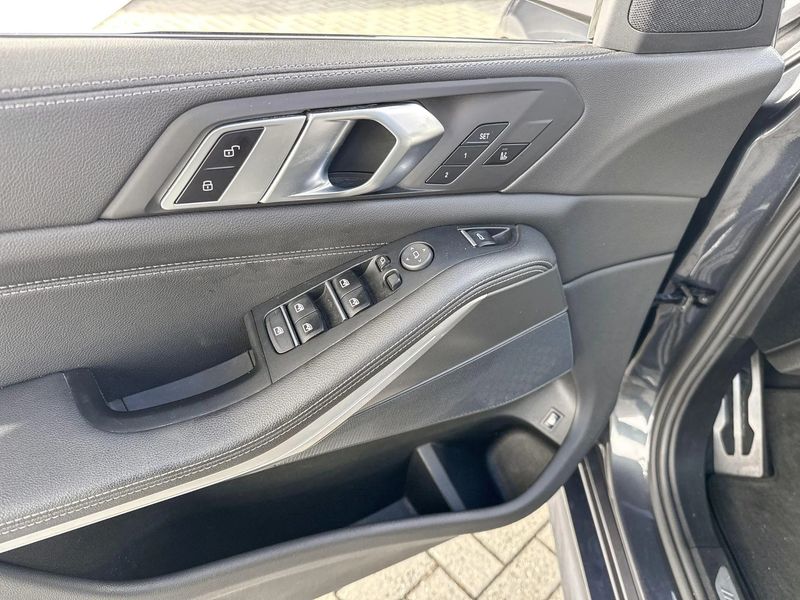 Vehicle Image 27