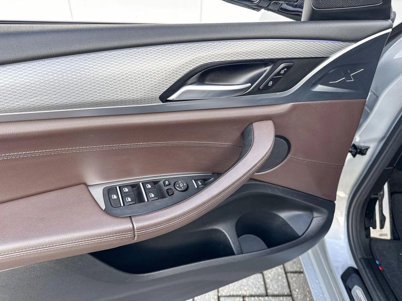 Vehicle Image 24