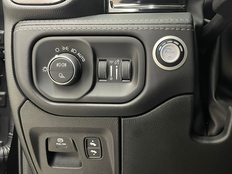 Vehicle Image 38