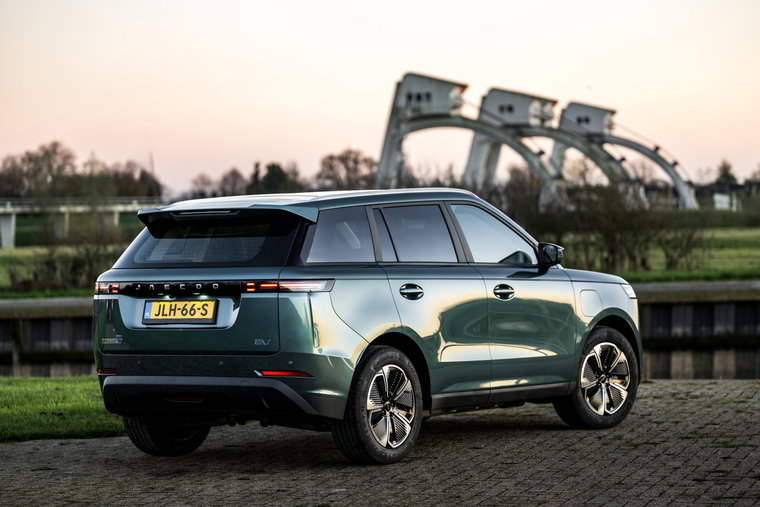 Vehicle Image 5