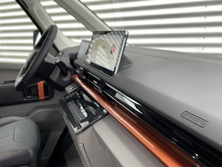 Vehicle Image 12