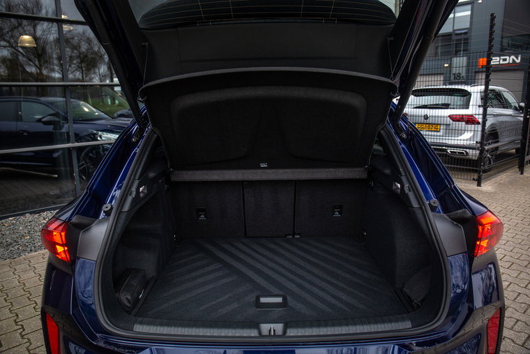 Vehicle Image 32