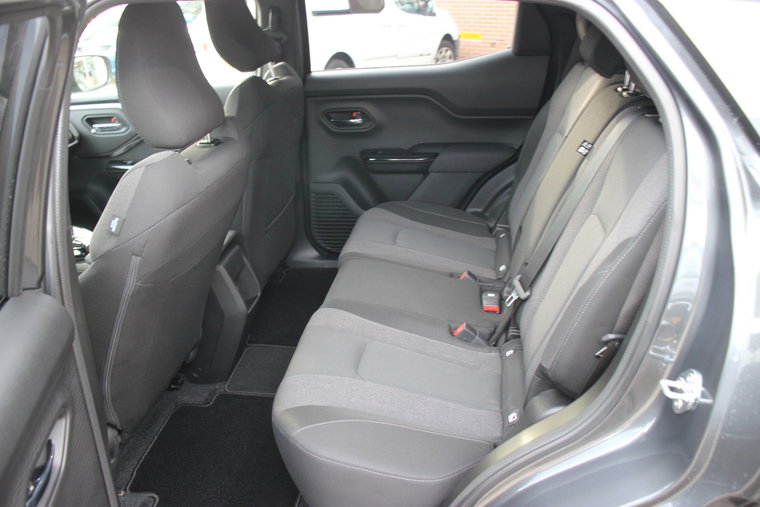 Vehicle Image 9