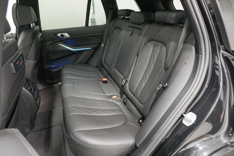 Vehicle Image 37
