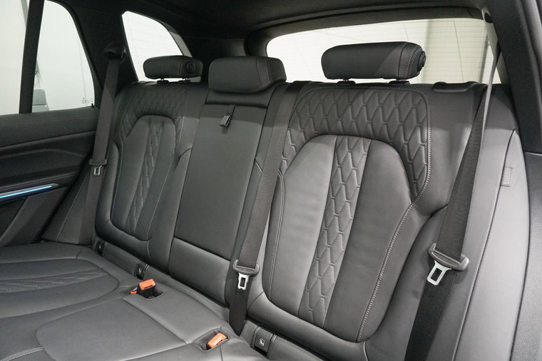 Vehicle Image 38