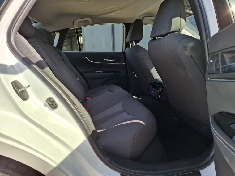 Vehicle Image 32
