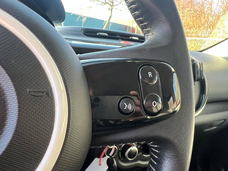 Vehicle Image 27