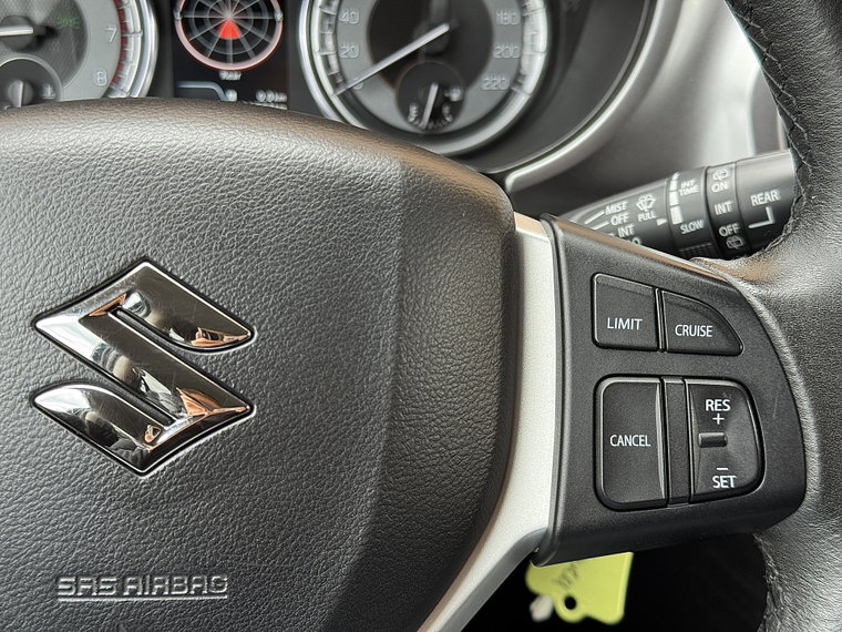 Vehicle Image 25