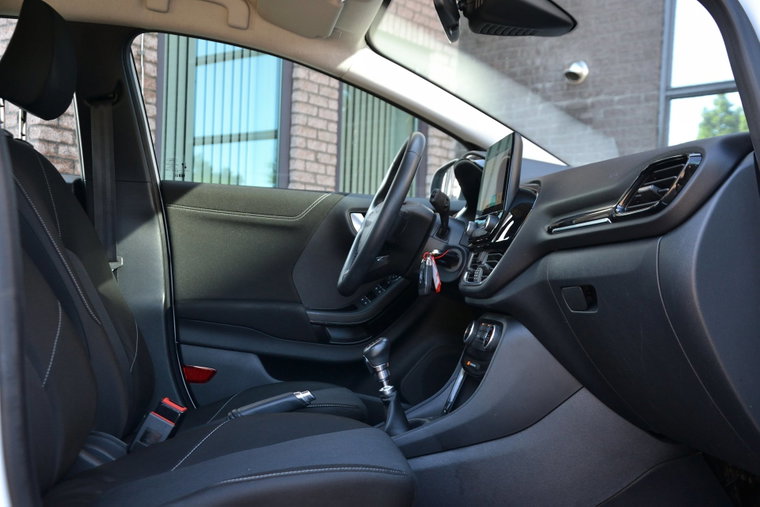 Vehicle Image 9
