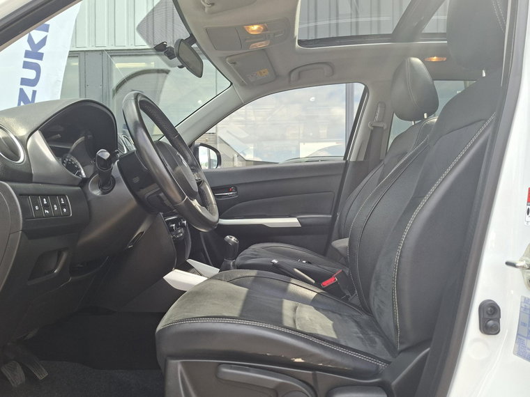 Vehicle Image 9