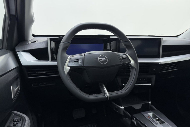 Vehicle Image 32