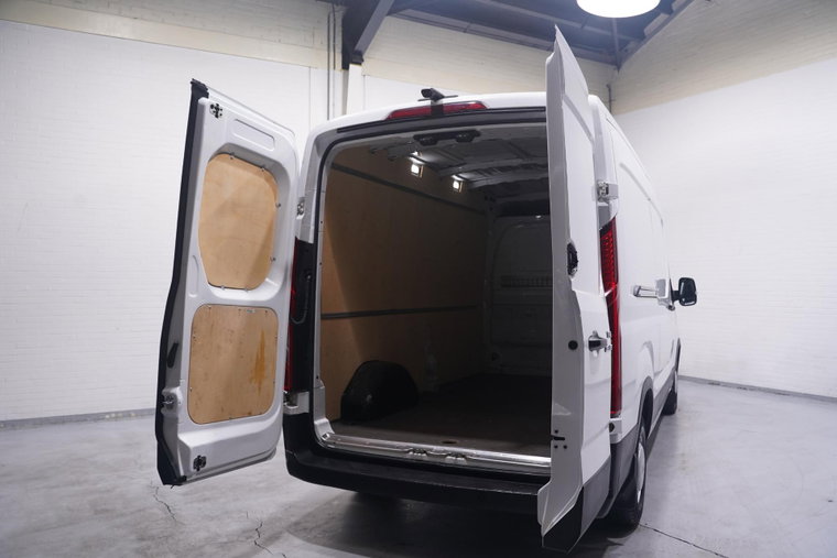 Vehicle Image 13