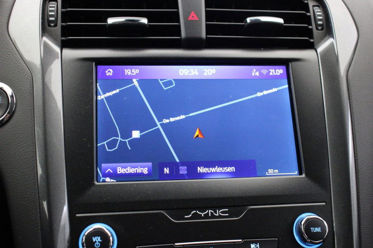 Vehicle Image 25
