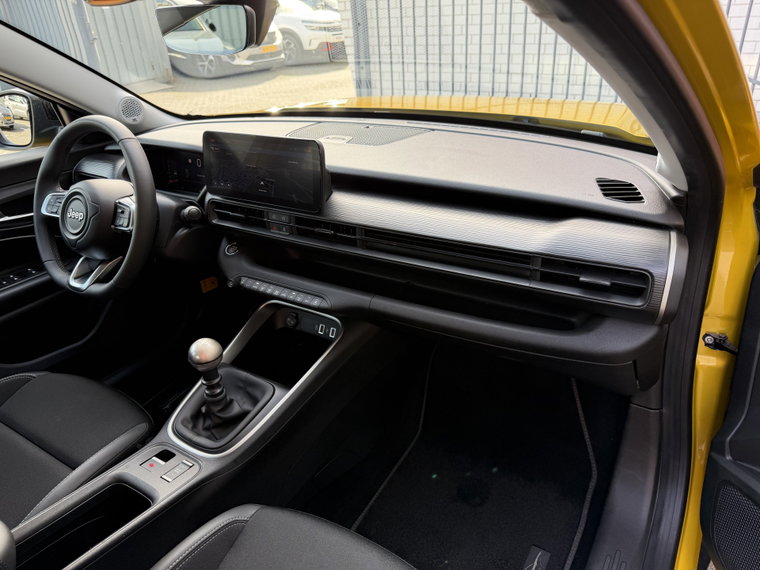 Vehicle Image 32
