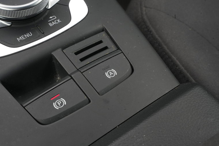 Vehicle Image 32