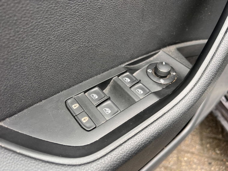 Vehicle Image 33