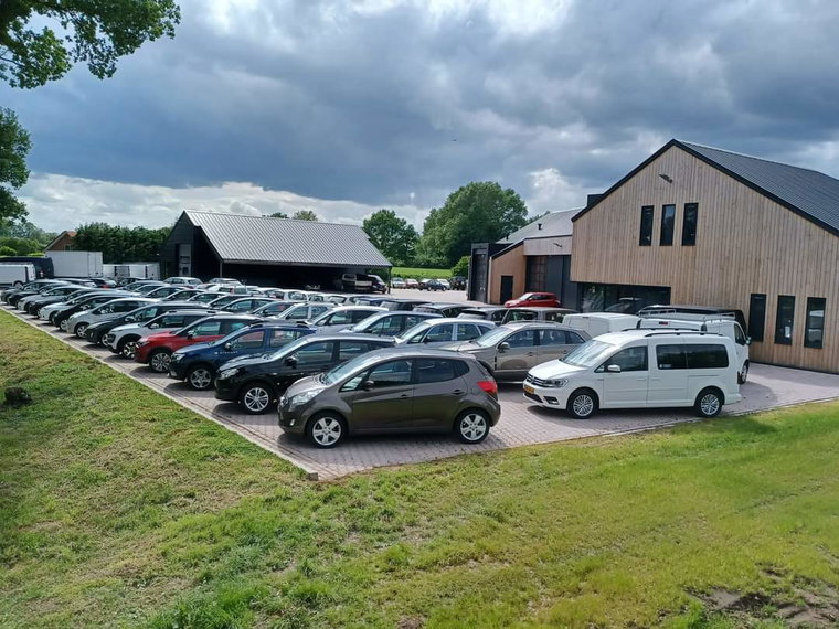 Vehicle Image 11