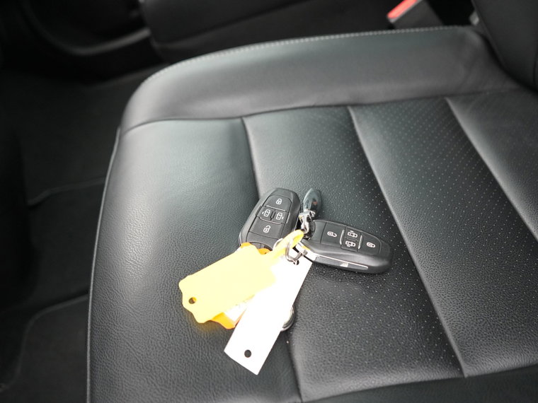 Vehicle Image 32