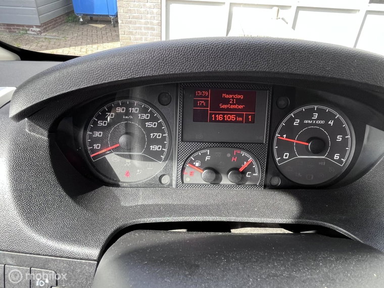 Vehicle Image 13