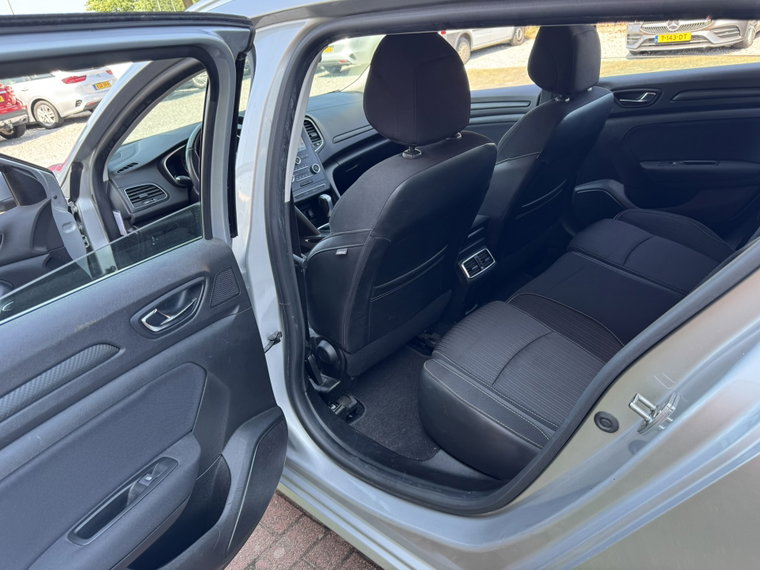 Vehicle Image 23