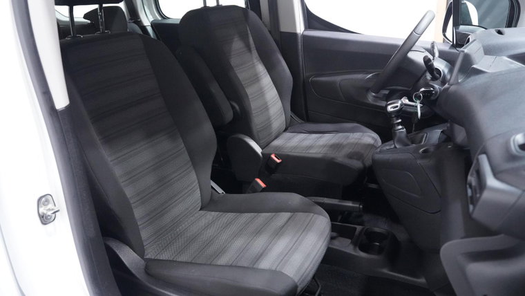 Vehicle Image 36