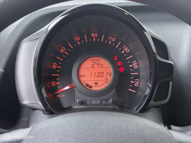 Vehicle Image 16