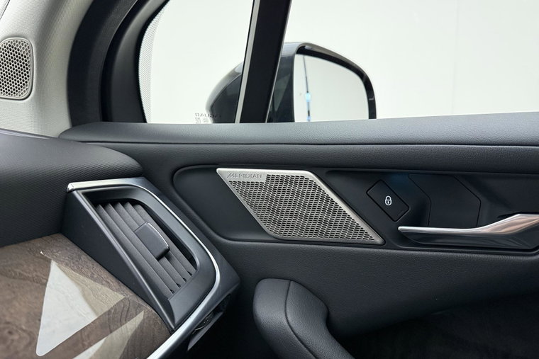 Vehicle Image 37