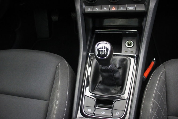 Vehicle Image 25