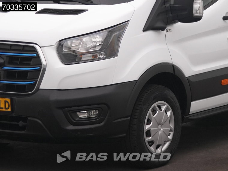 Vehicle Image 37