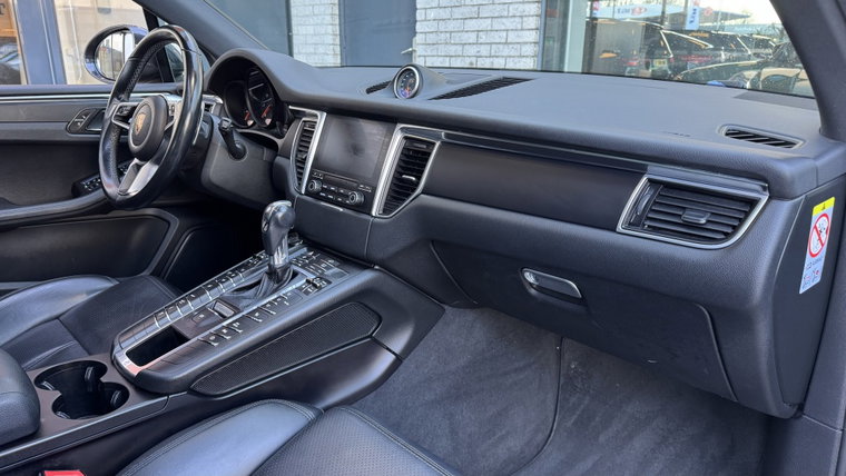 Vehicle Image 17