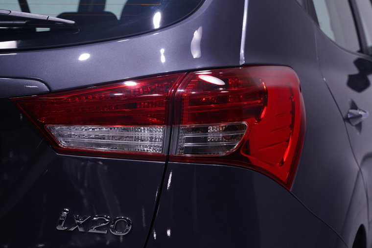 Vehicle Image 12