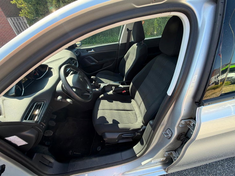 Vehicle Image 17
