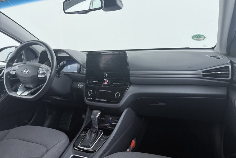 Vehicle Image 16