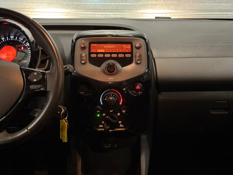 Vehicle Image 21