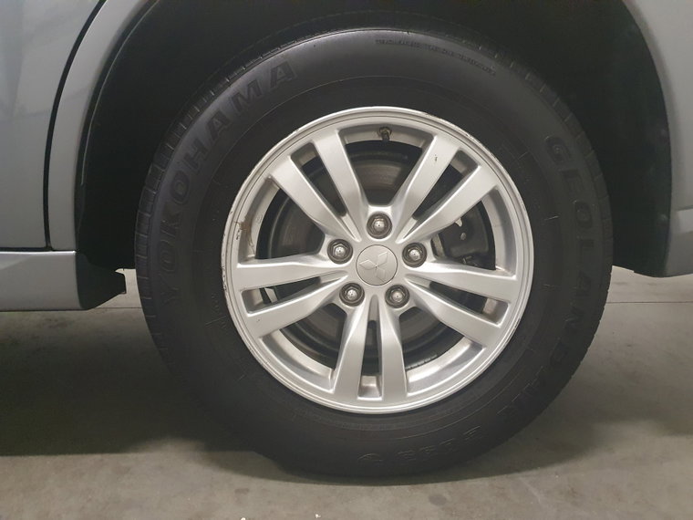 Vehicle Image 25