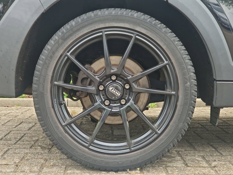 Vehicle Image 33