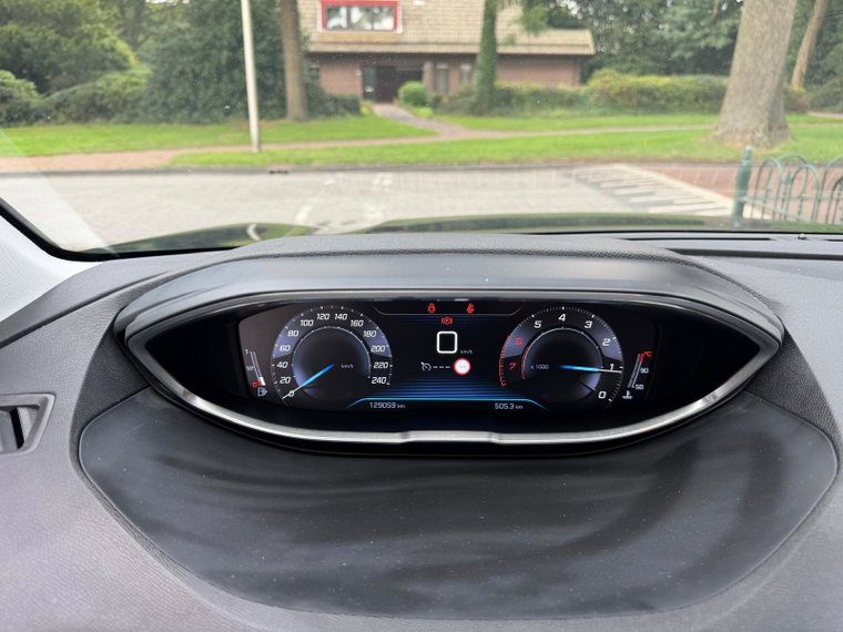 Vehicle Image 24