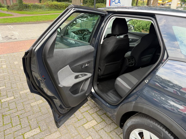 Vehicle Image 36